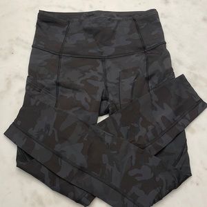 Black camouflage Lulu lemon fast and free high rise running tight 25 in LIKE NEW